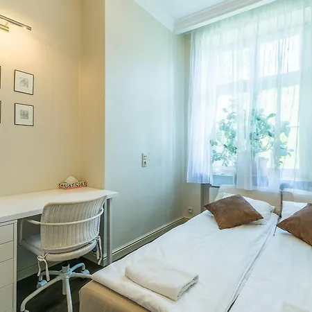 Rent A Flat - Old Town Apartment